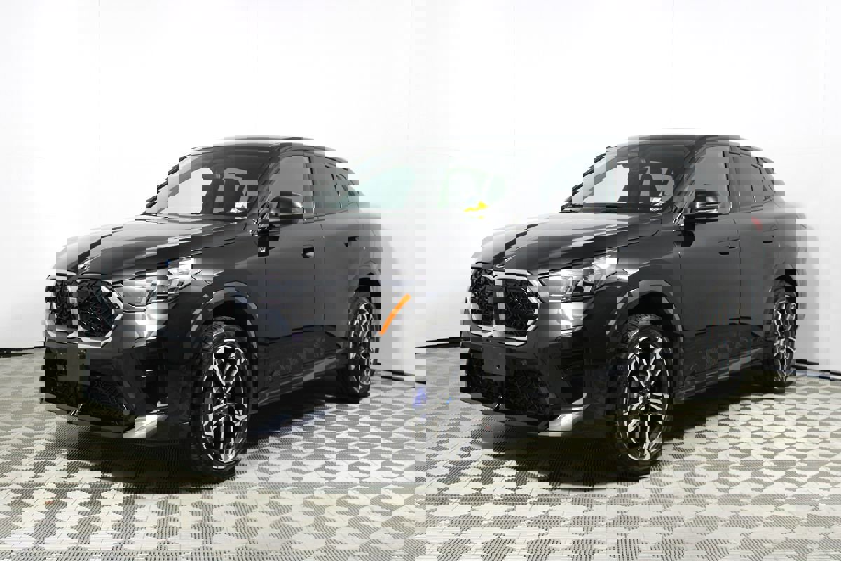 Used 2025 BMW X2 xDrive28i image 3