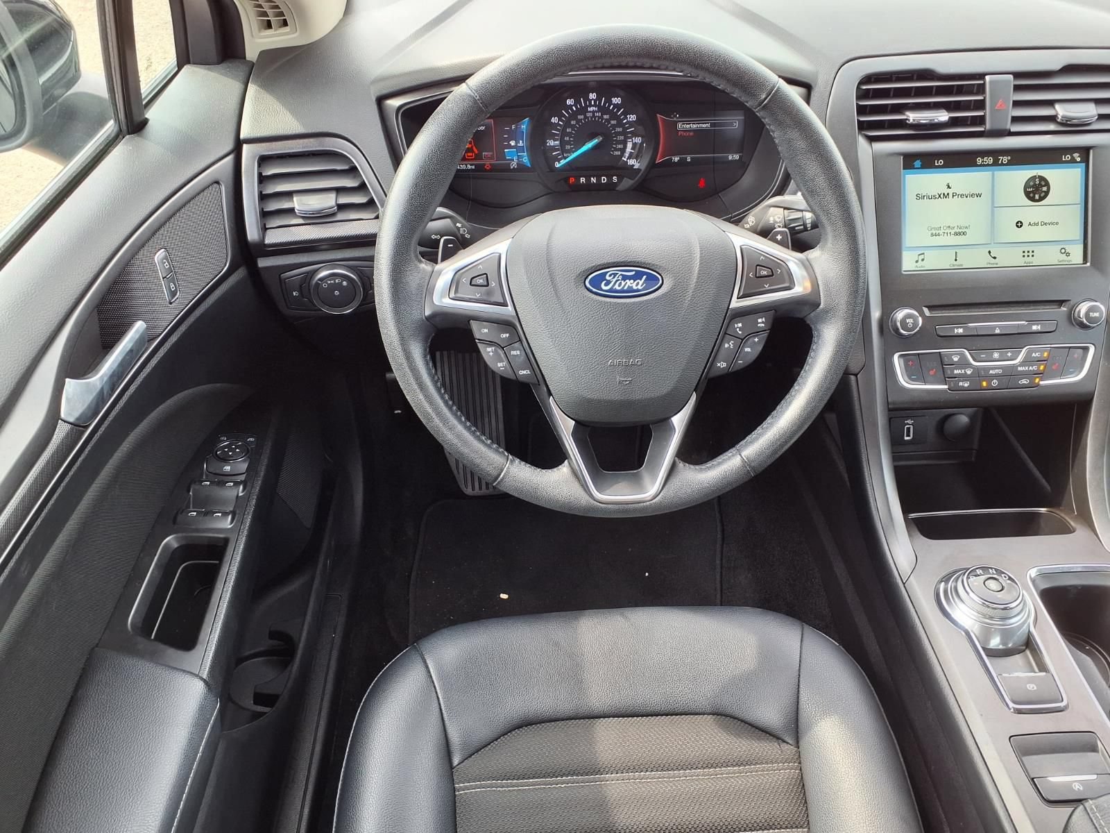 Used 2018 Ford Fusion SE w/ Equipment Group 201A FWD image 13
