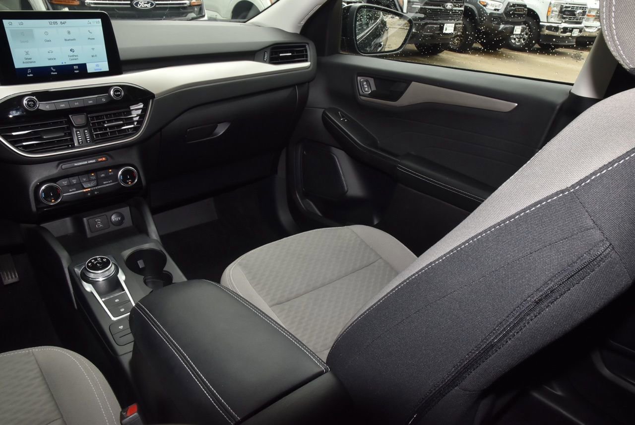 Used 2022 Ford Escape SE w/ SE Sport Appearance Package FWD image 17