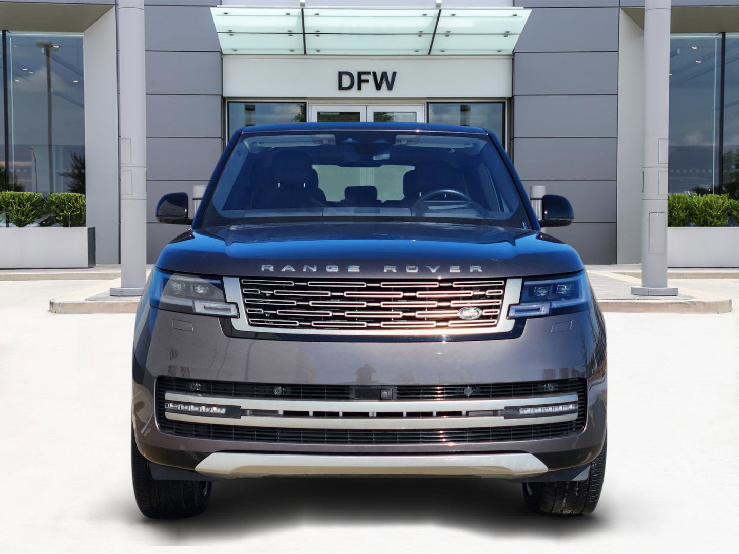 Used 2022 Land Rover Range Rover SE image 2