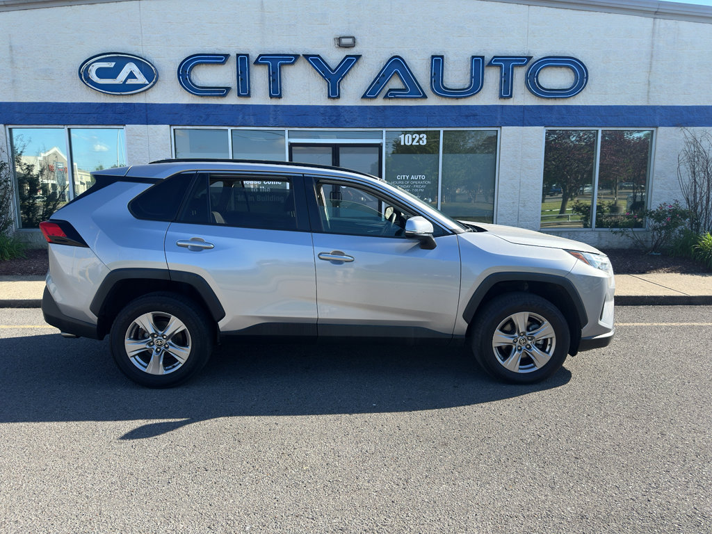 Used 2022 Toyota RAV4 XLE FWD image 3