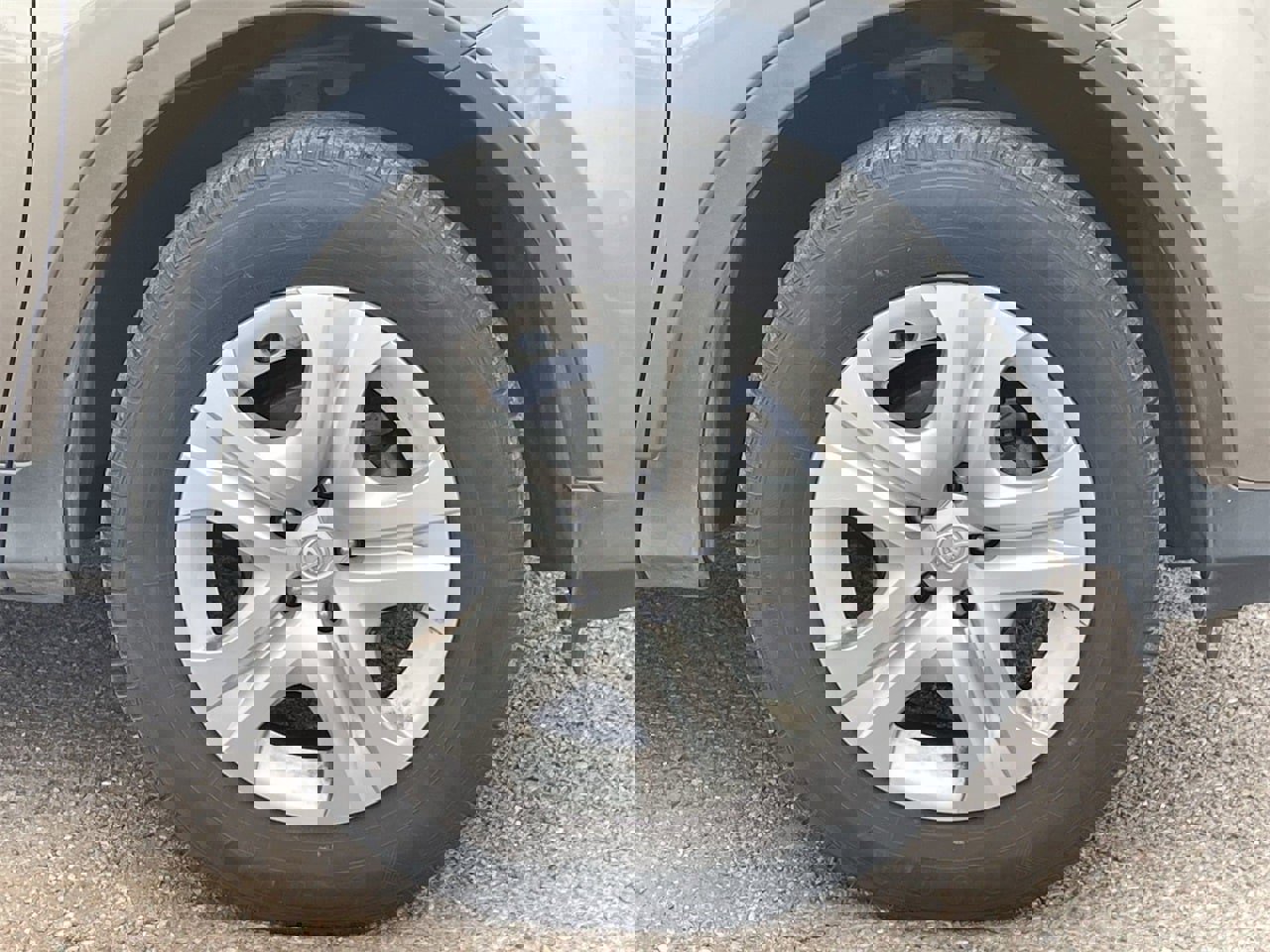 Used 2015 Toyota RAV4 LE image 9