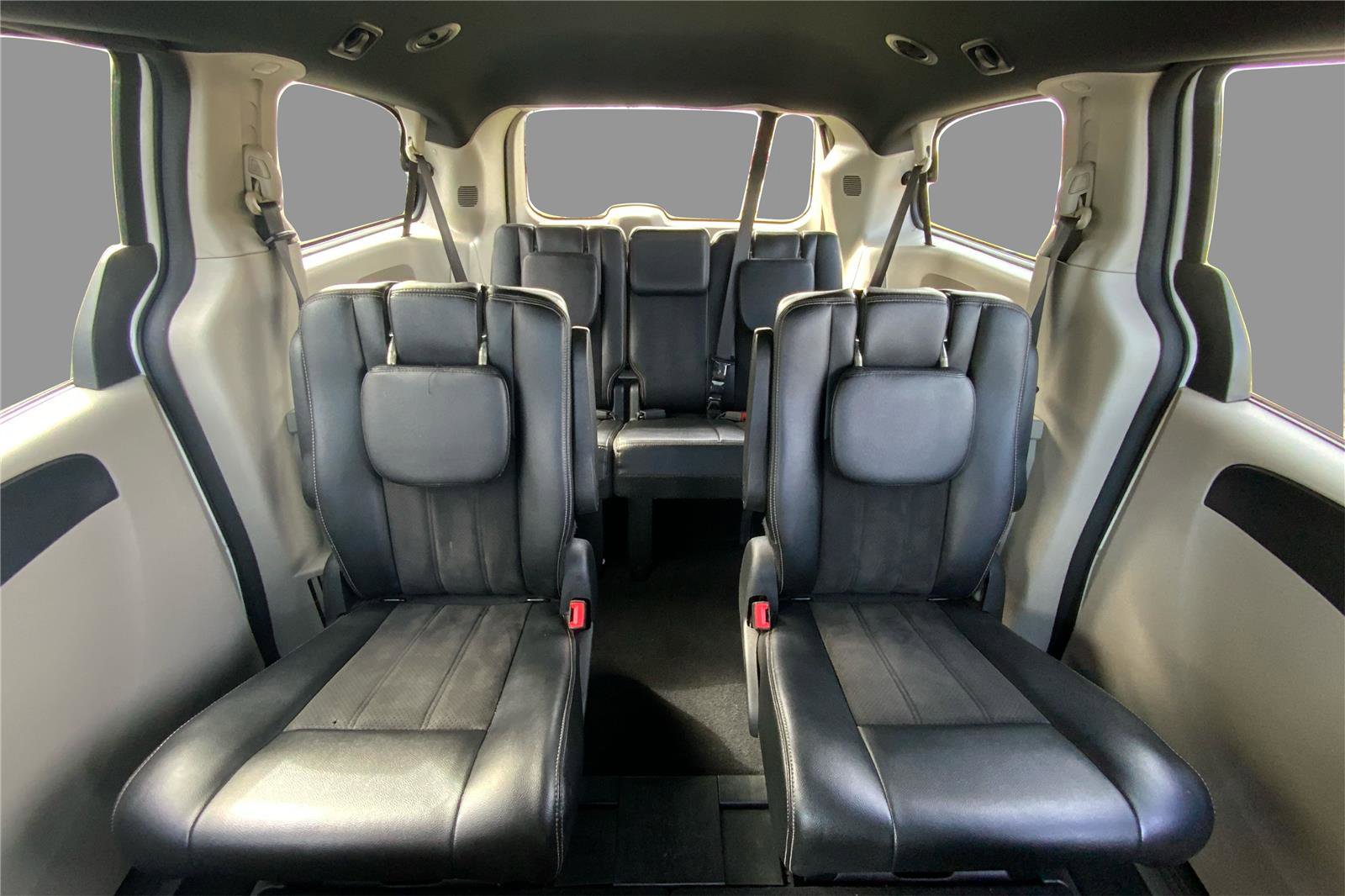 Used 2019 Dodge Grand Caravan SXT image 14