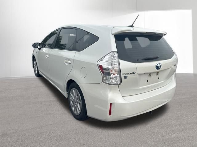Used 2014 Toyota Prius V Three FWD image 3