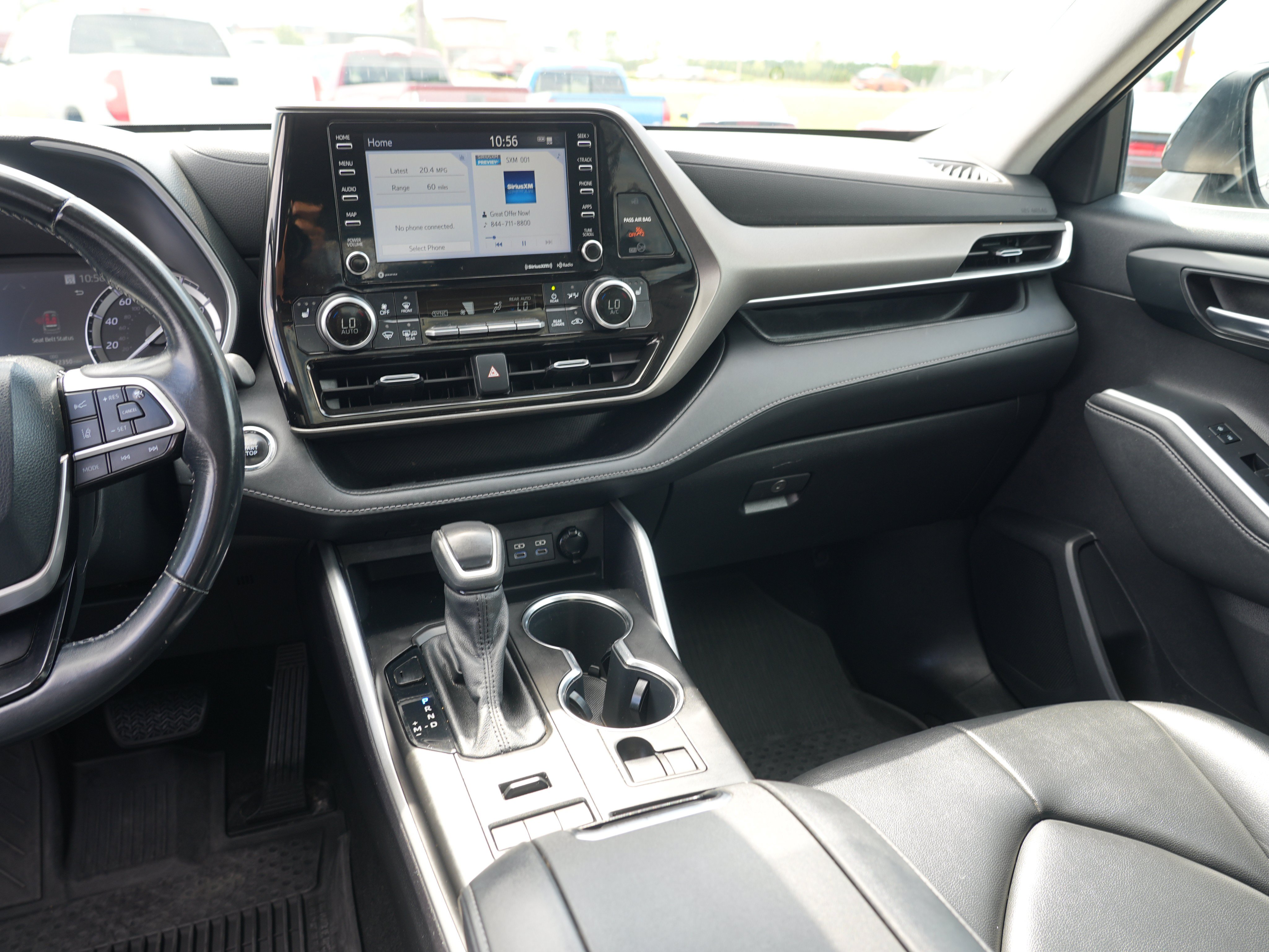 Used 2022 Toyota Highlander XLE AWD/4WD image 21