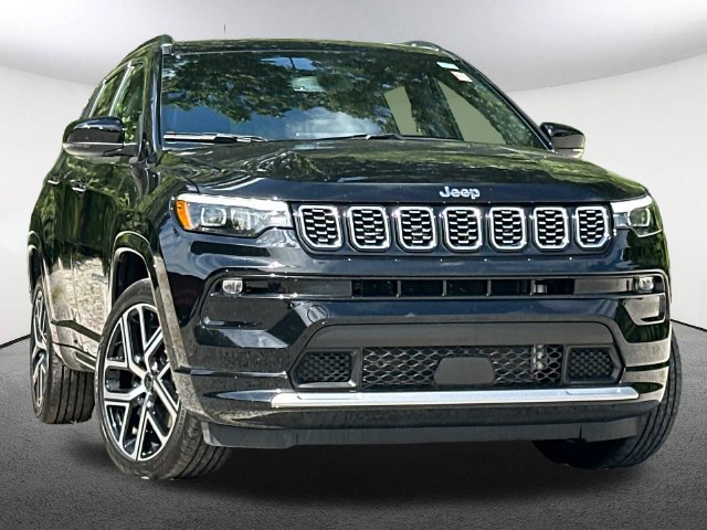 Used 2025 Jeep Compass Limited w/ Elite Group AWD/4WD image 2