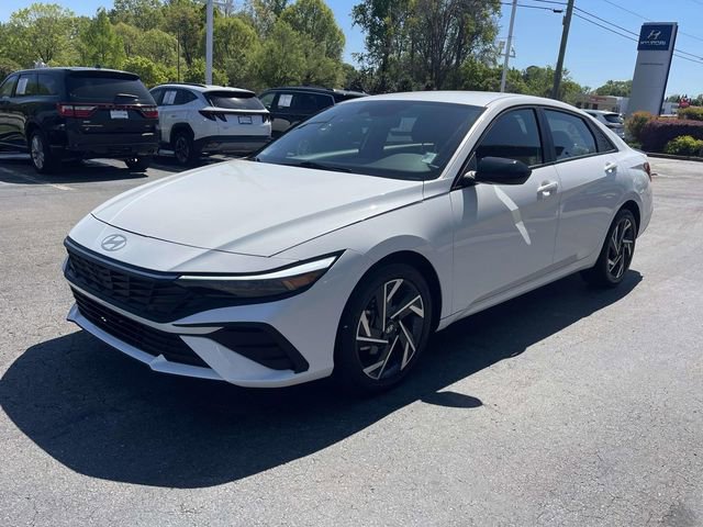 Certified 2025 Hyundai Elantra Sport image 3