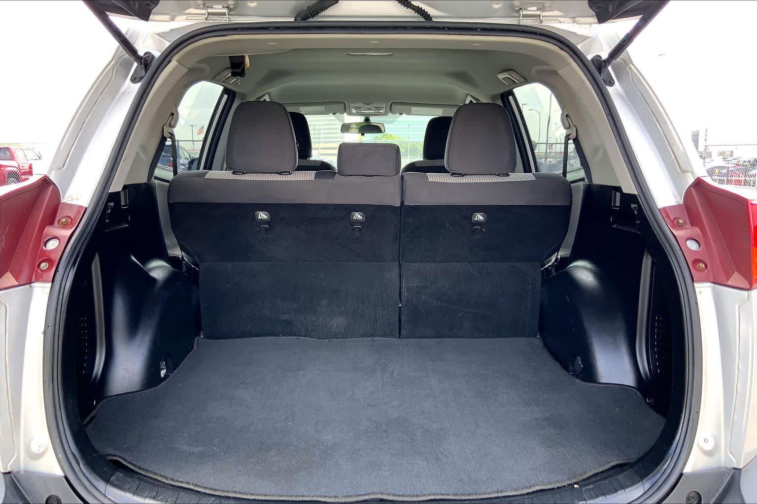 Used 2015 Toyota RAV4 LE FWD image 34