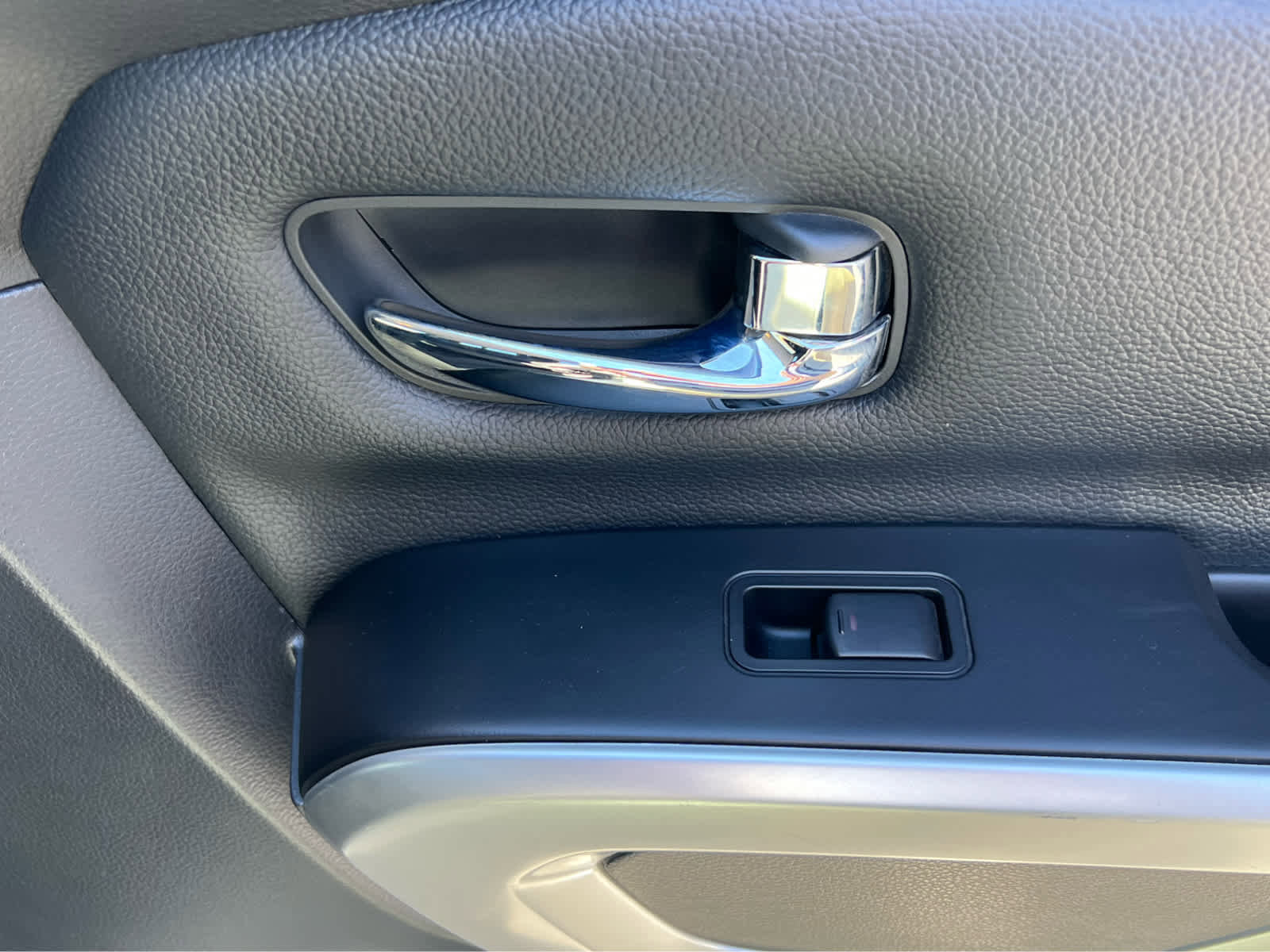 Used 2017 Nissan Titan SV AWD/4WD image 21