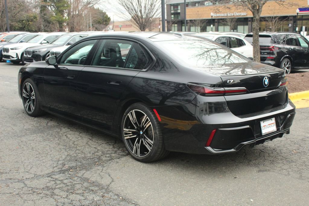 Used 2025 BMW i7 xDrive60 AWD/4WD image 5