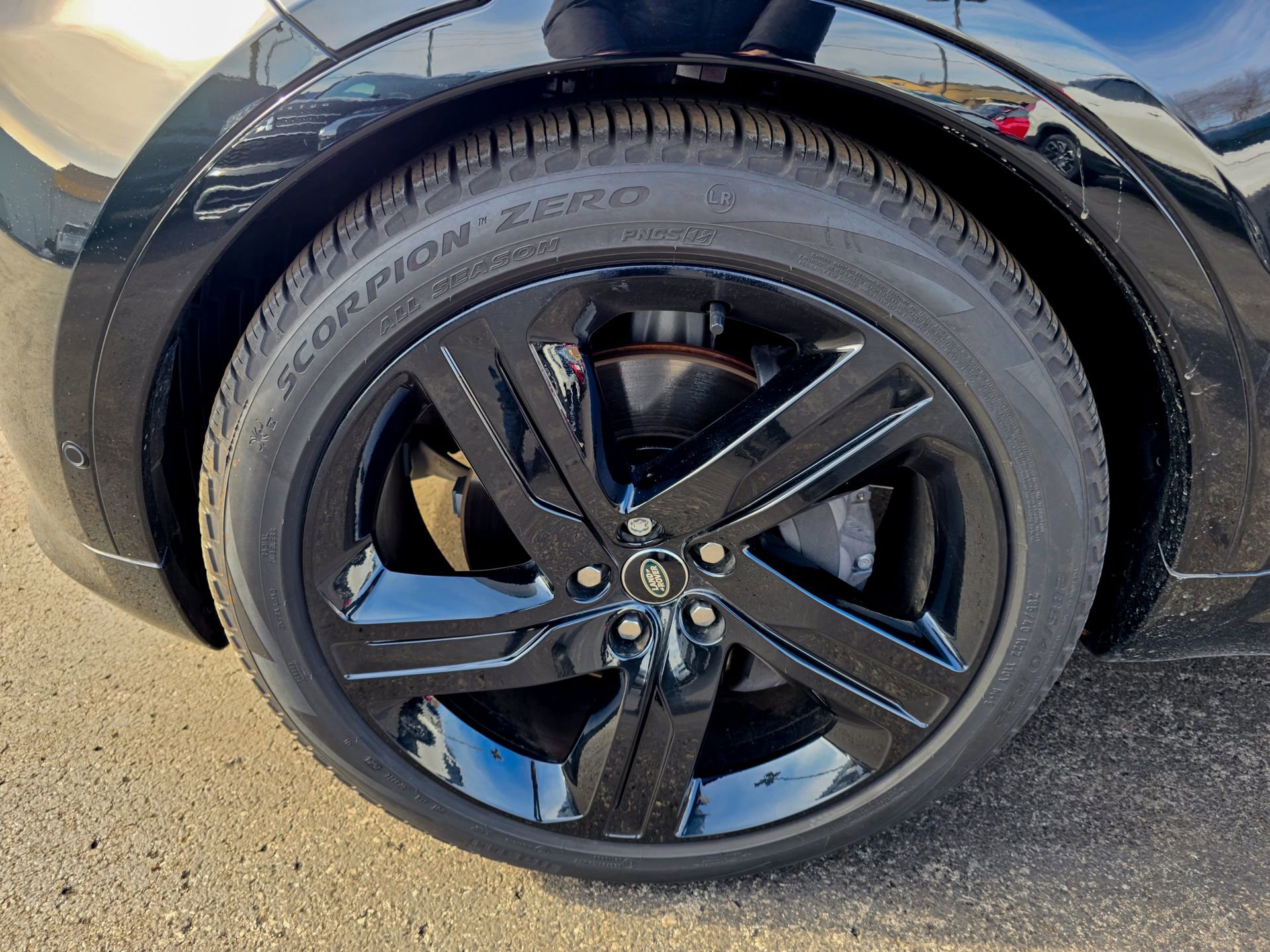 Used 2025 Land Rover Discovery Dynamic SE image 8