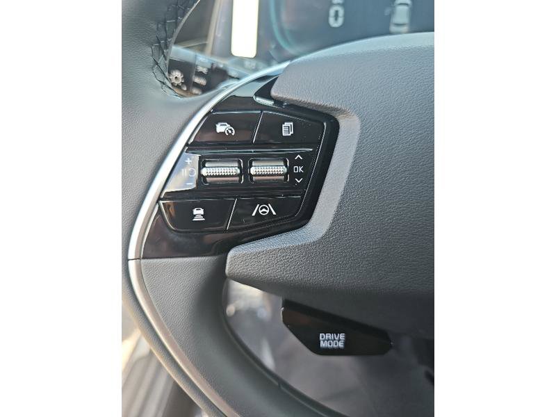 New 2025 Kia Niro EX Touring image 13