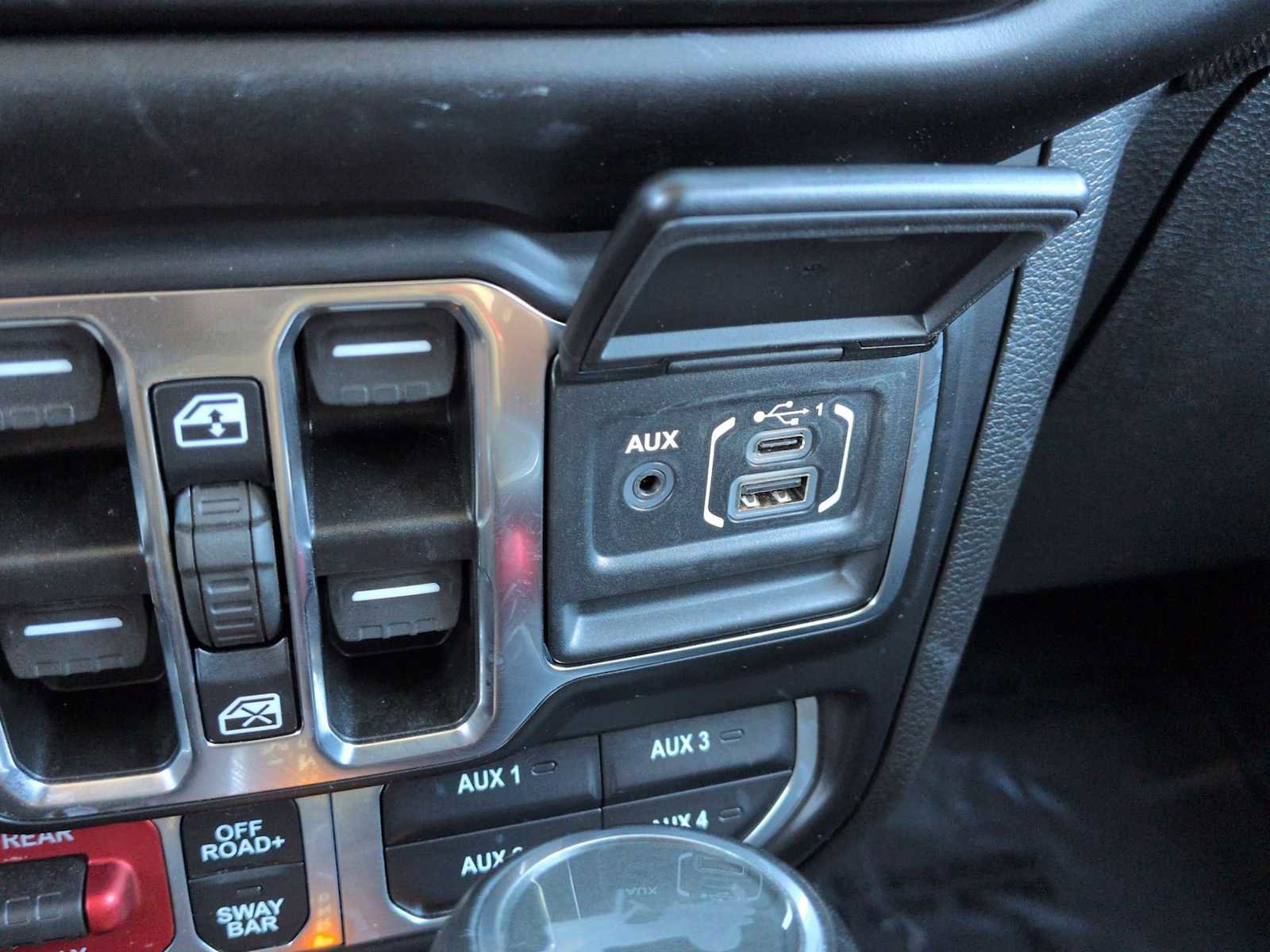 Used 2022 Jeep Wrangler Unlimited Rubicon w/ Steel Bumper Group image 32