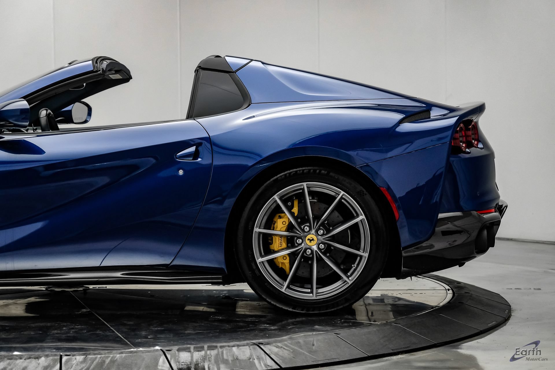 Used 2022 Ferrari 812 GTS RWD image 12