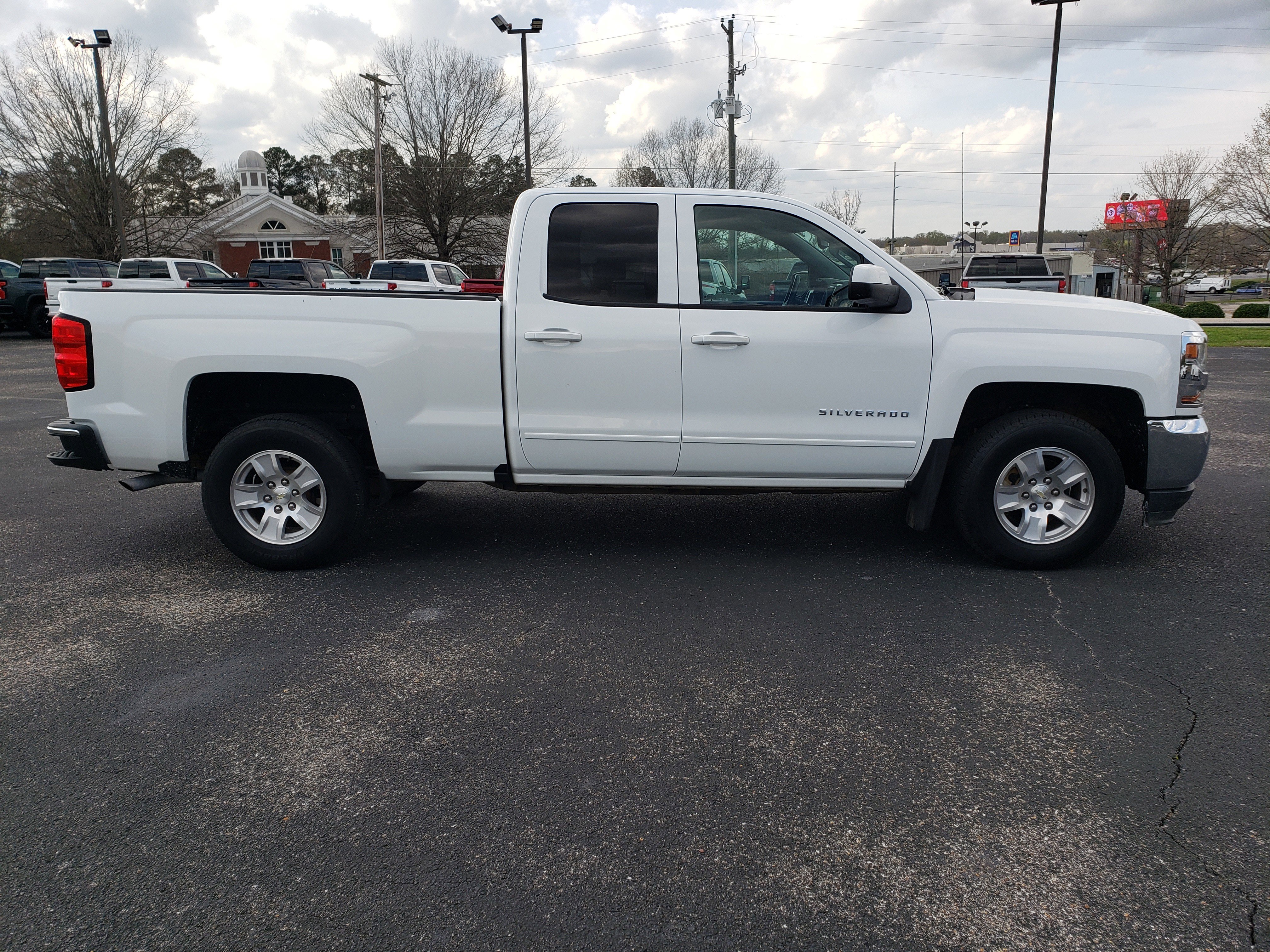 Used 2018 Chevrolet Silverado 1500 LT image 25