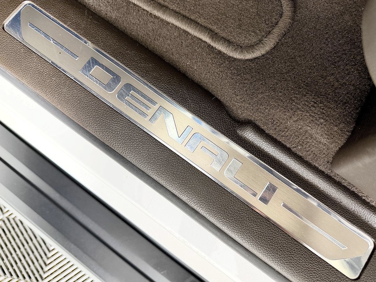Used 2019 GMC Yukon Denali w/ Denali Ultimate Package AWD/4WD image 38