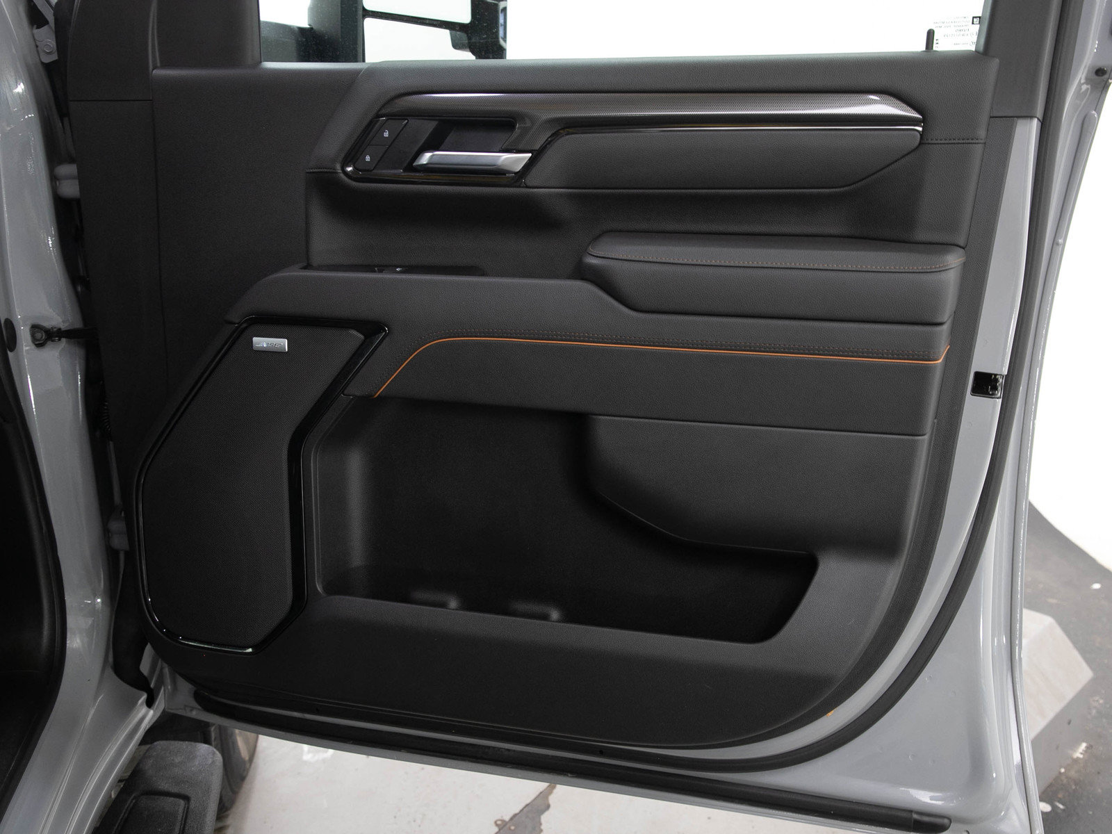 Used 2025 GMC Sierra 2500 AT4 w/ AT4 Premium Plus Package AWD/4WD image 9