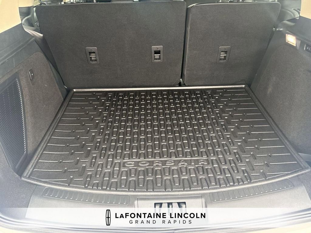 Used 2024 Lincoln Corsair AWD w/ Equipment Group 101A image 30