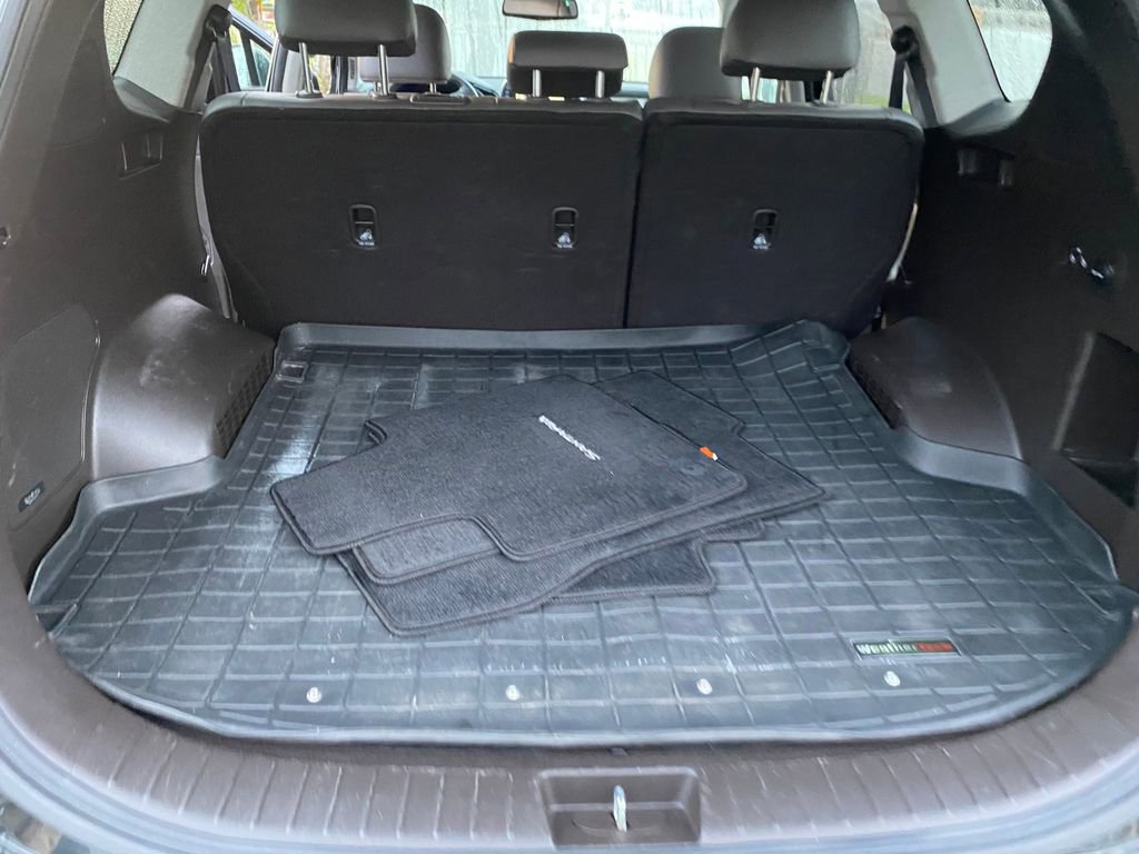 Used 2020 Hyundai Santa Fe Limited w/ Cargo Package image 27