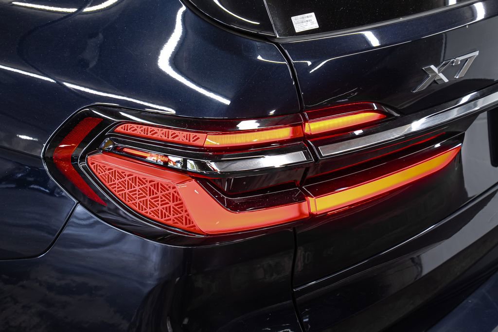 Used 2023 BMW X7 xDrive40i w/ M Sport Package image 14