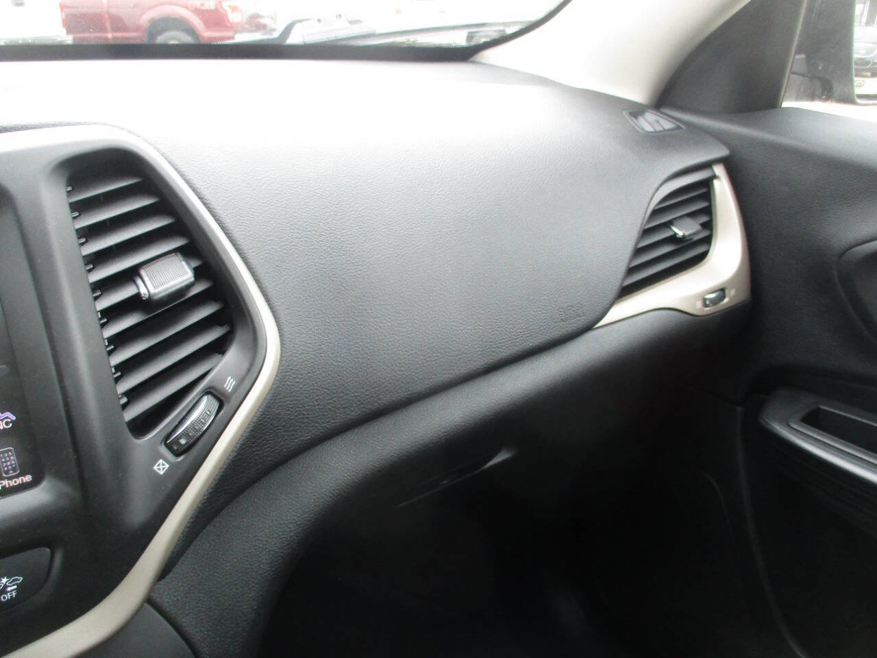 Used 2016 Jeep Cherokee Limited w/ Luxury Group image 36