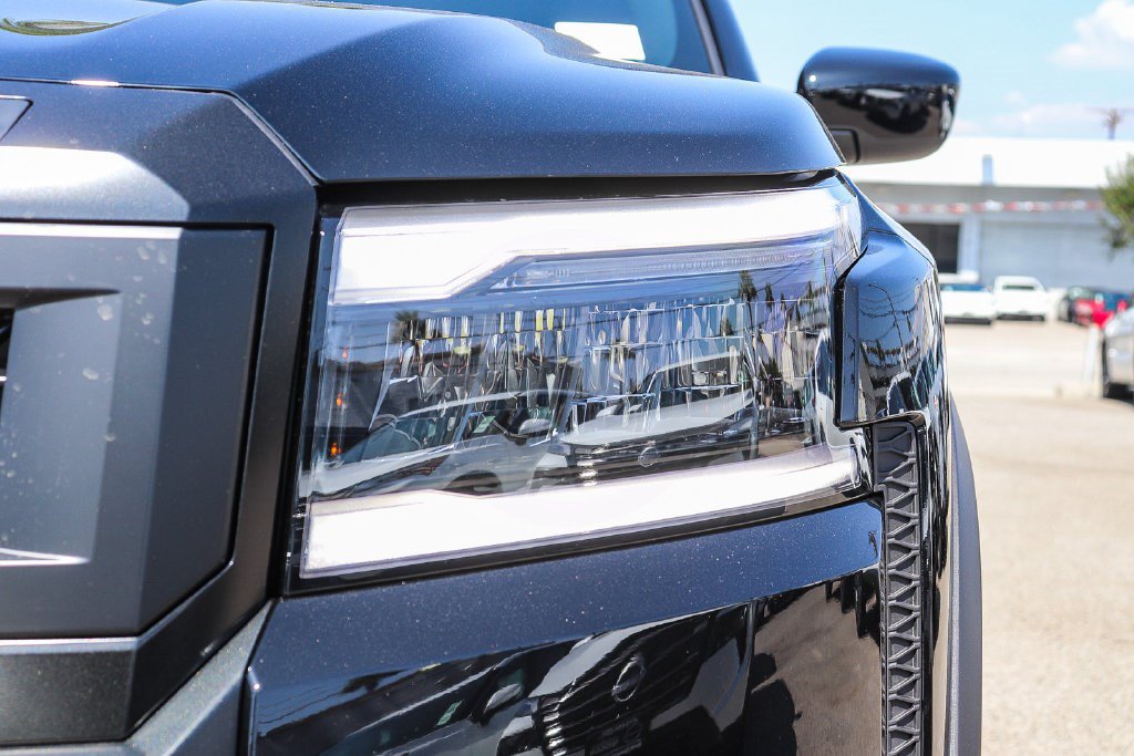 New 2027 Nissan Frontier Pro-X w/ Tow Package RWD image 4