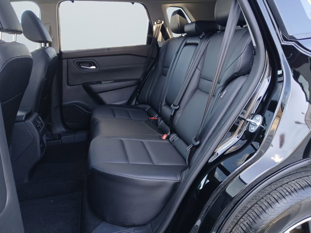 Used 2023 Nissan Rogue SV w/ SV Premium B Package image 13