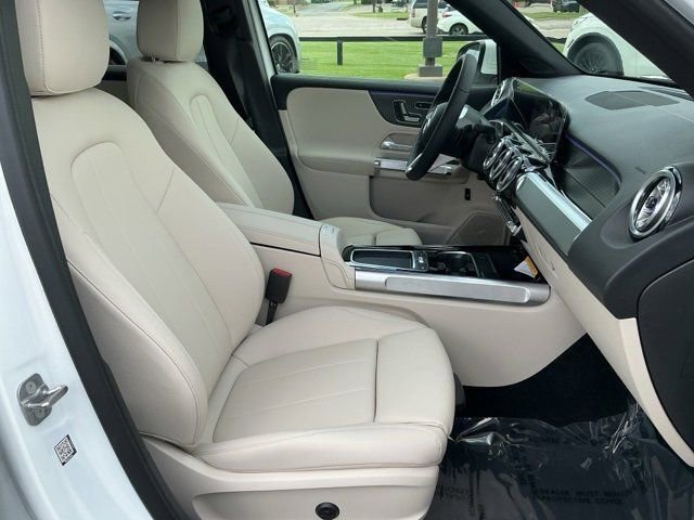 New 2025 Mercedes-Benz GLB 250 image 19