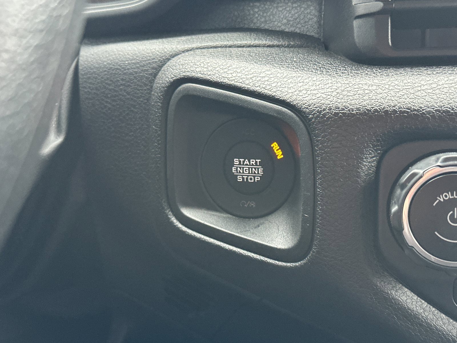 Used 2024 Jeep Gladiator Sport image 21