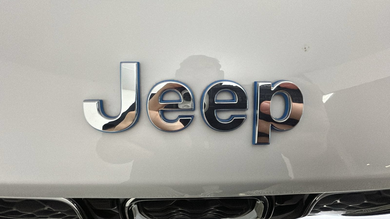 Used 2023 Jeep Grand Cherokee Overland AWD/4WD image 9