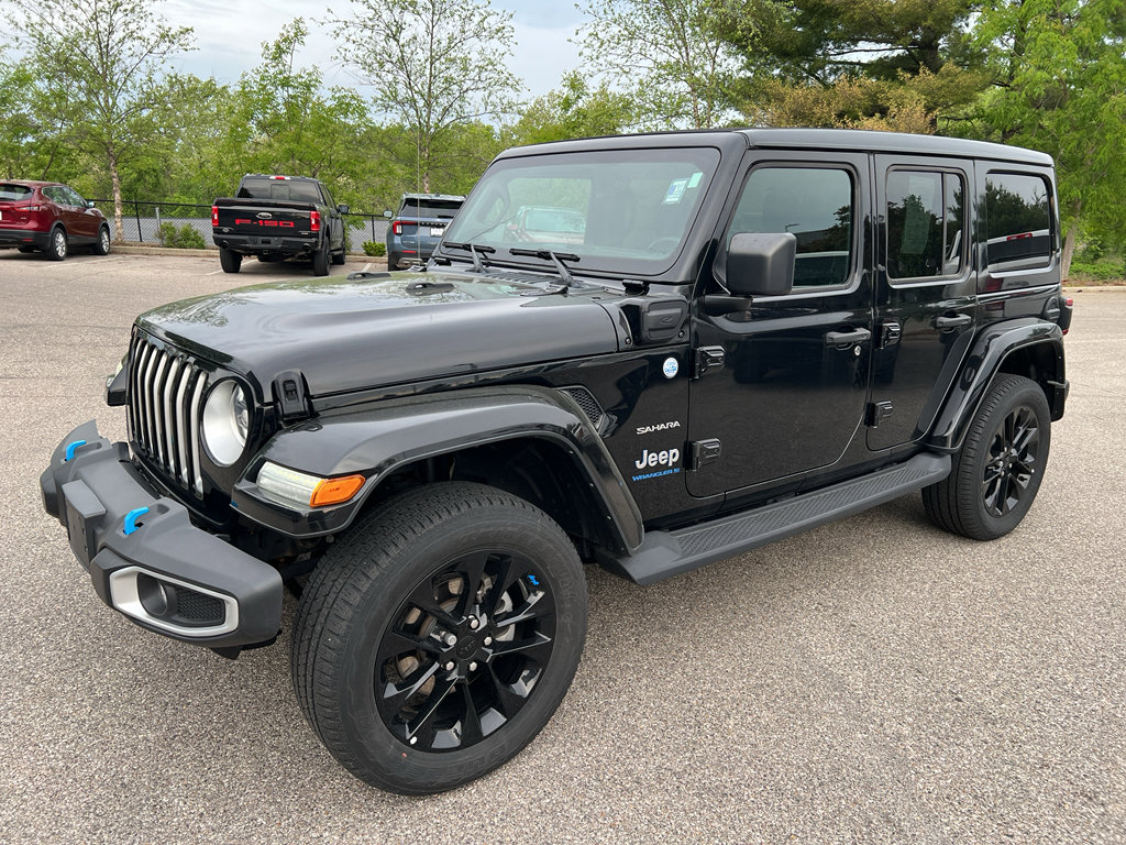 Used 2023 Jeep Wrangler Sahara w/ Cold Weather Group AWD/4WD image 3