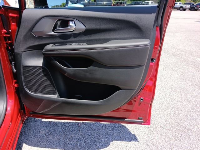 New 2027 Chrysler Pacifica Limited FWD image 31