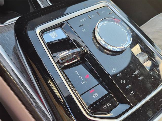 Certified 2023 BMW 760i xDrive w/ Parking Assistance Package AWD/4WD image 4