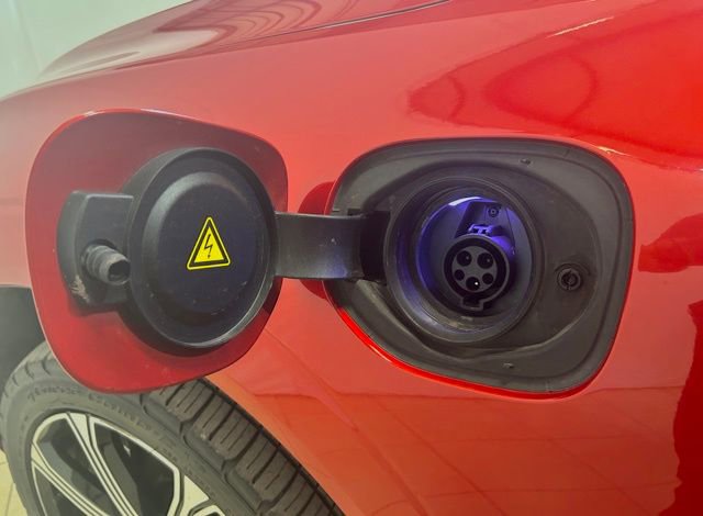 Used 2018 Volvo XC60 T8 Inscription image 10