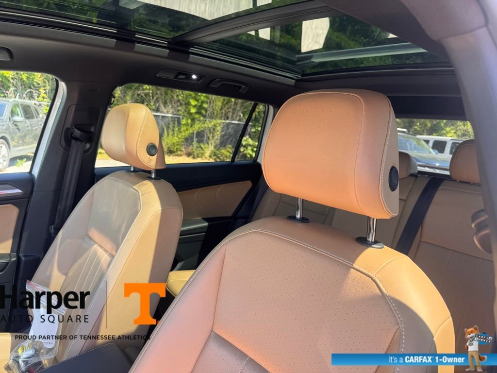 Used 2024 Volkswagen Tiguan SE w/ Panoramic Sunroof Package AWD/4WD image 11
