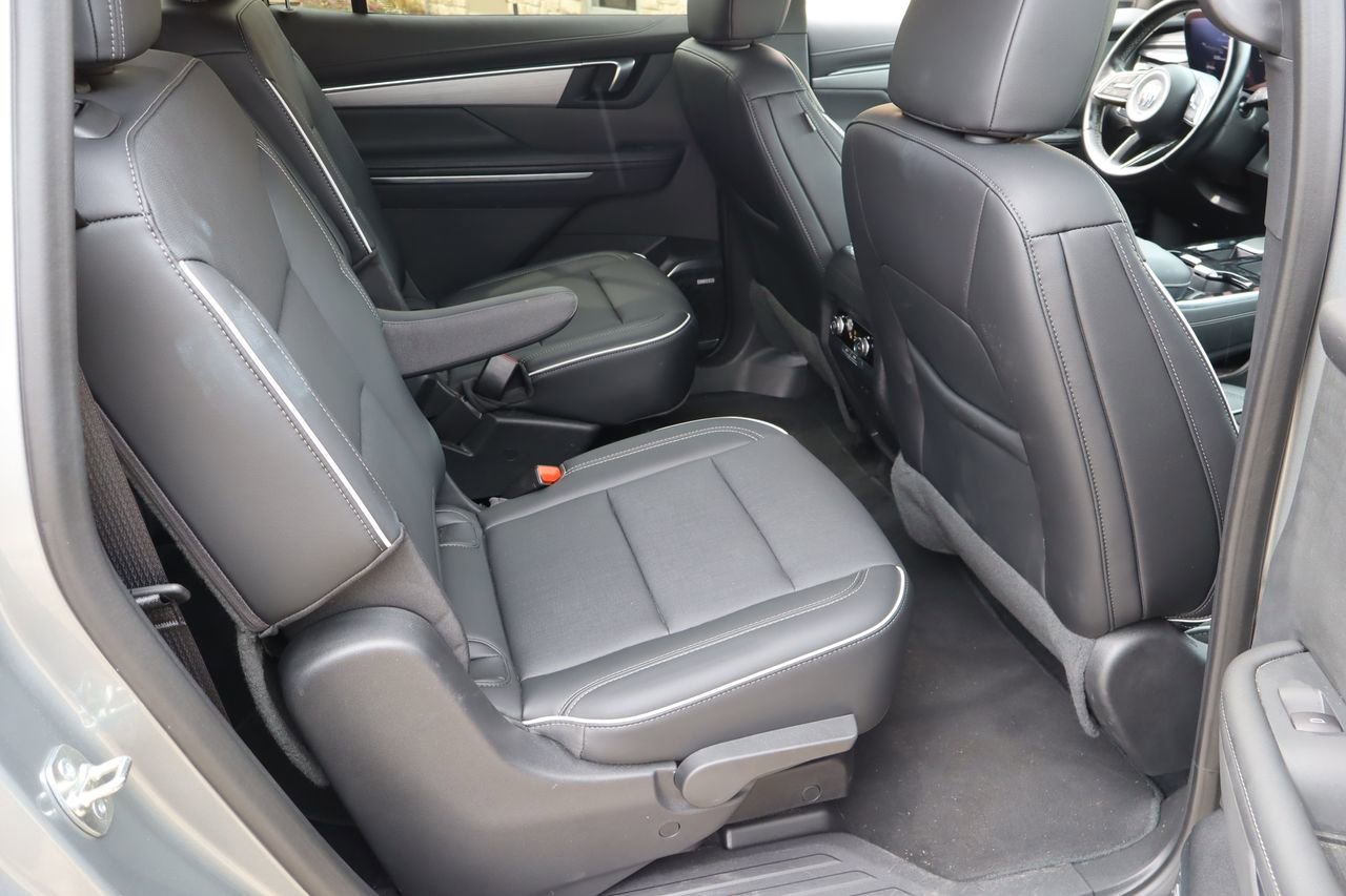 Used 2025 Buick Enclave Preferred FWD image 18