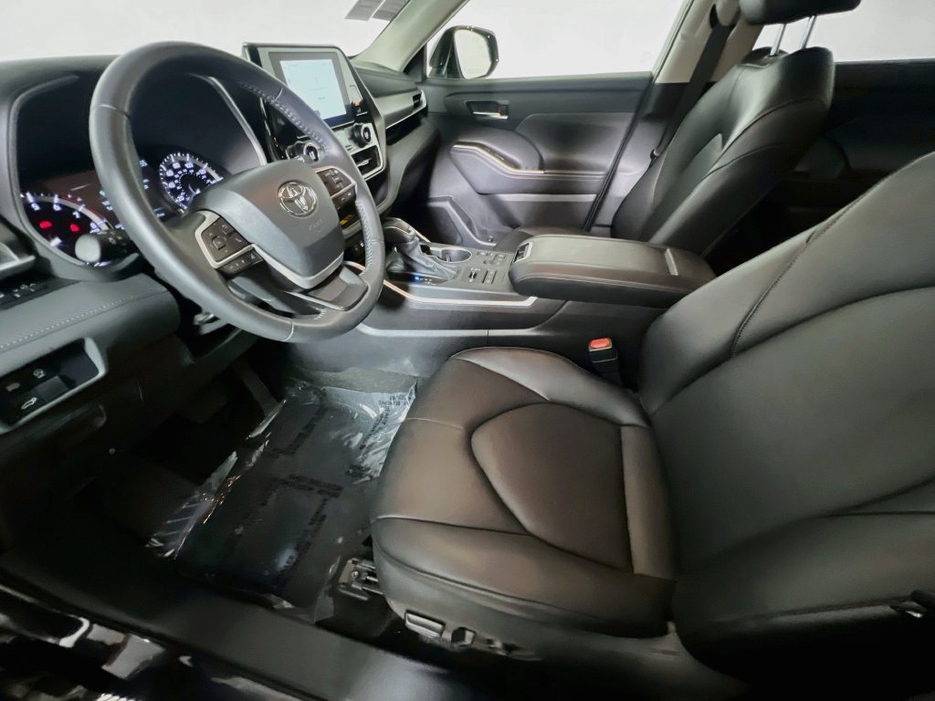 Used 2026 Toyota Highlander XLE AWD/4WD image 12