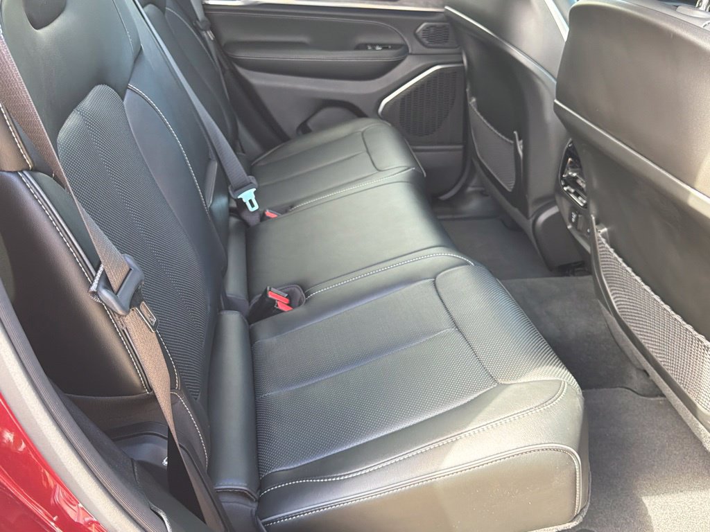 Used 2024 Jeep Grand Cherokee Overland RWD image 17