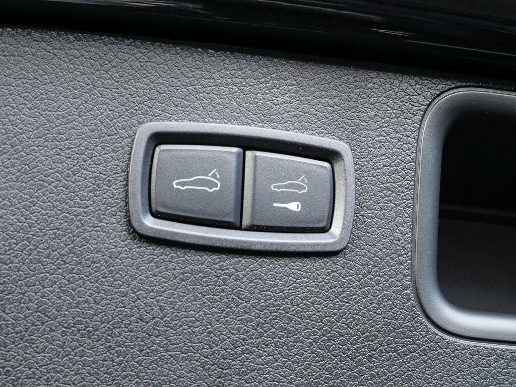 Certified 2026 Porsche Macan AWD/4WD image 29