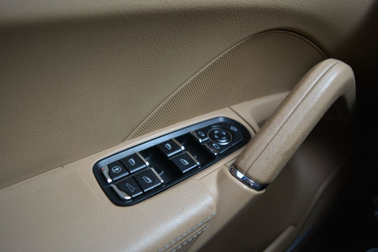 Used 2013 Porsche Cayenne AWD/4WD image 28