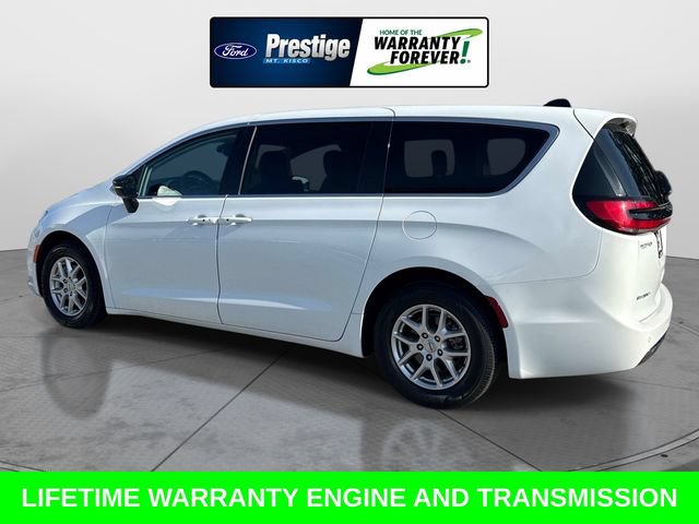 Used 2024 Chrysler Pacifica Touring-L FWD image 6