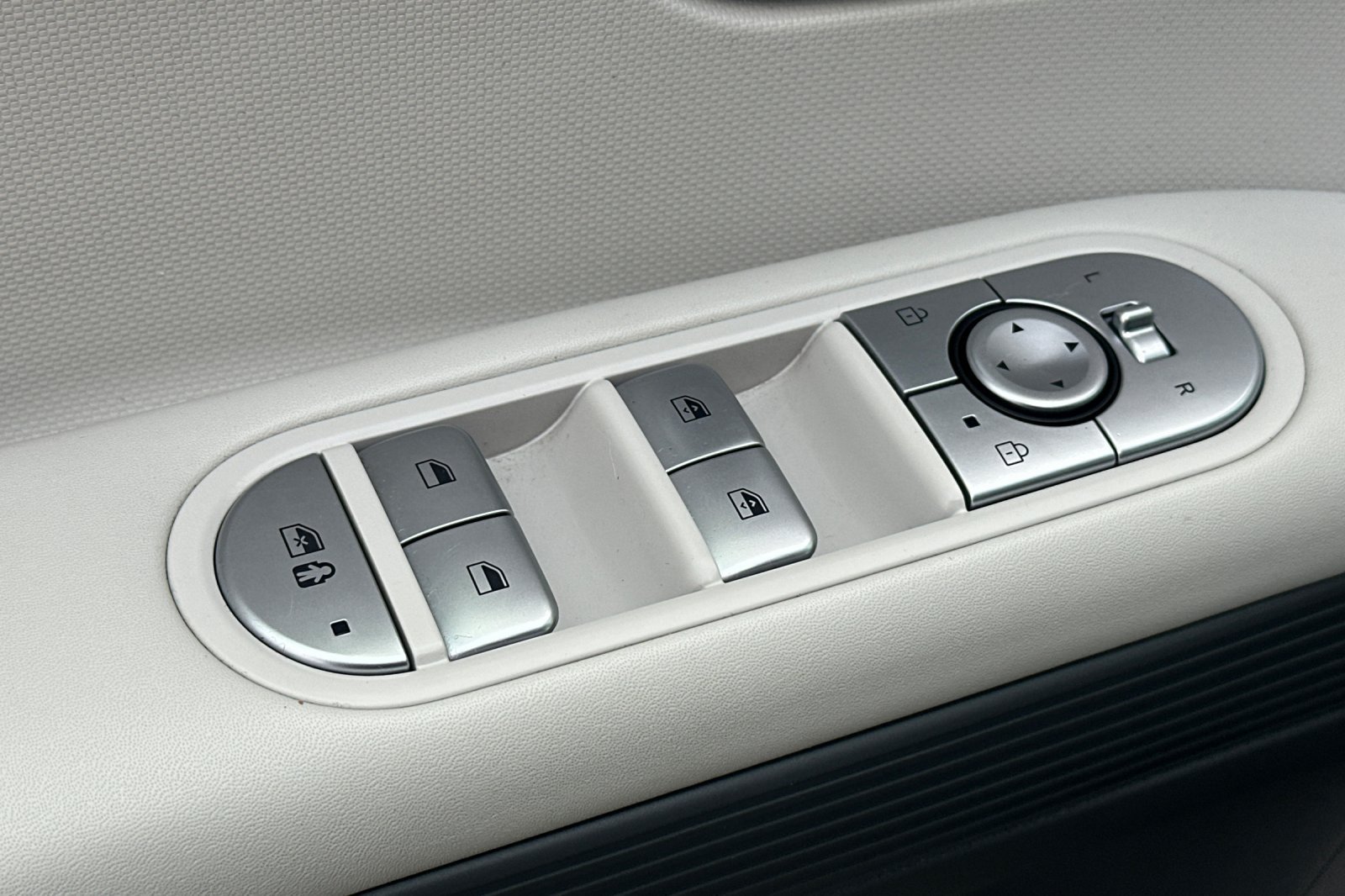 Certified 2024 Hyundai Ioniq 5 SEL RWD image 12