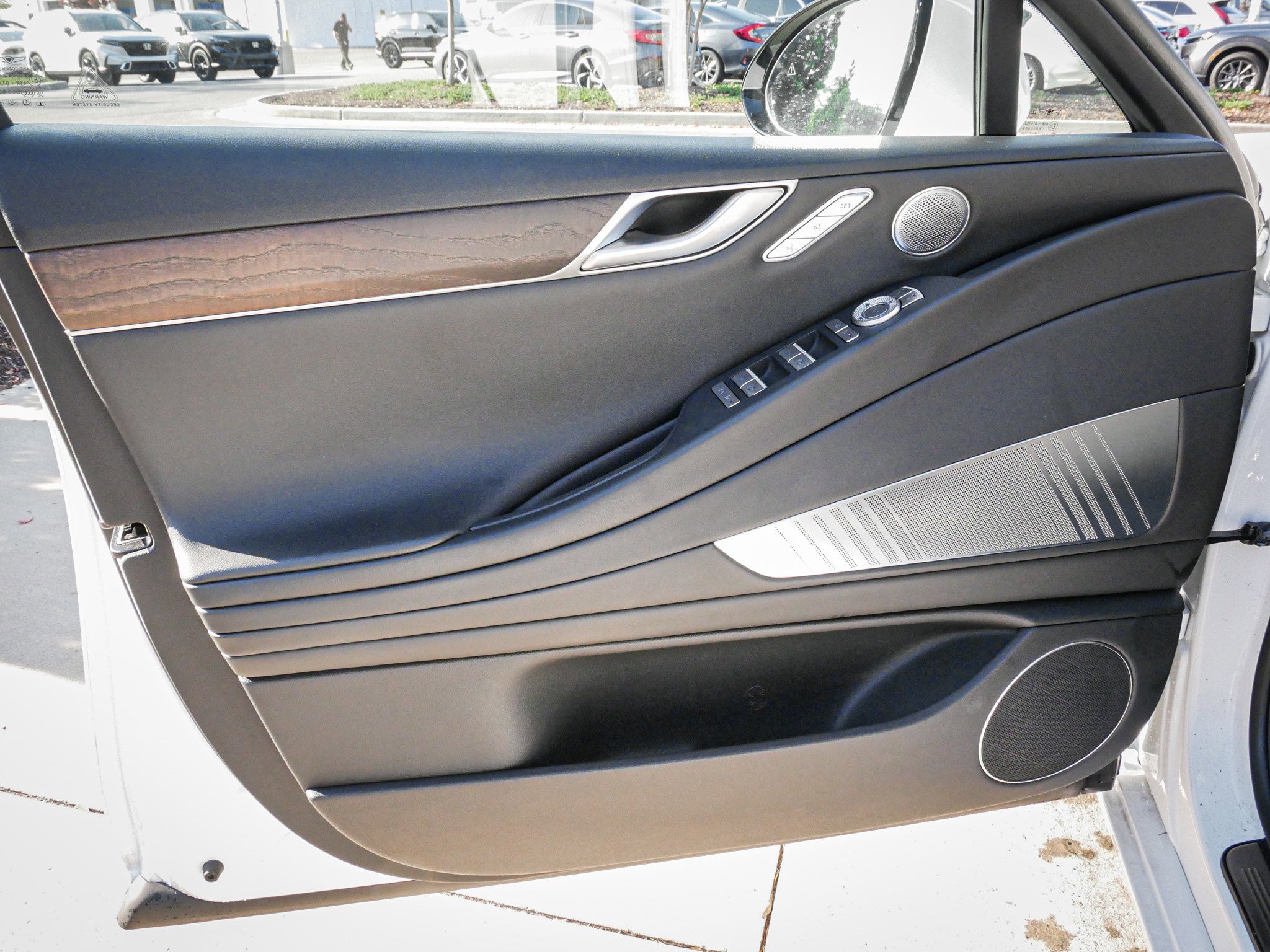 Used 2024 Genesis G80 image 12