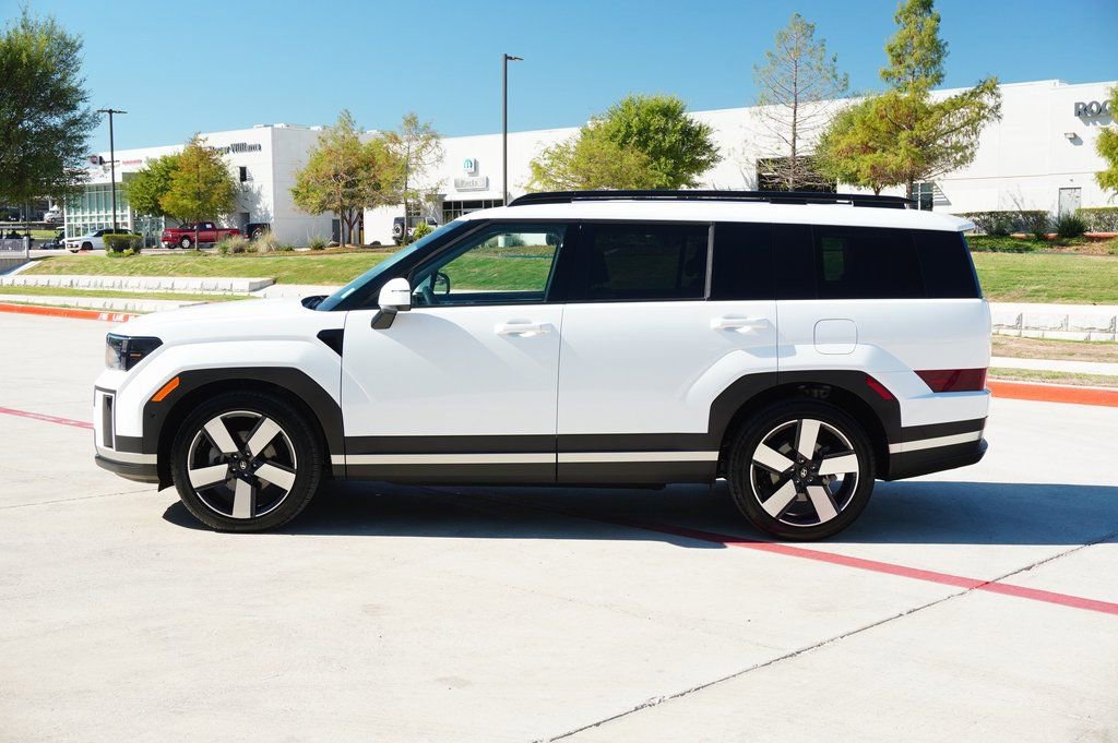 Used 2025 Hyundai Santa Fe Limited image 2