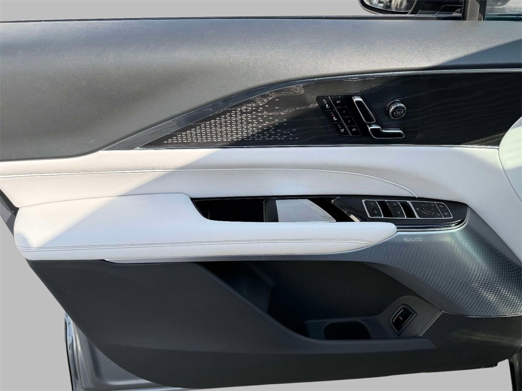 Used 2023 Cadillac Lyriq 2WD image 20