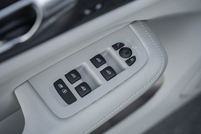 New 2026 Volvo V60 B5 Cross Country Plus w/ Protection Package Premier image 37