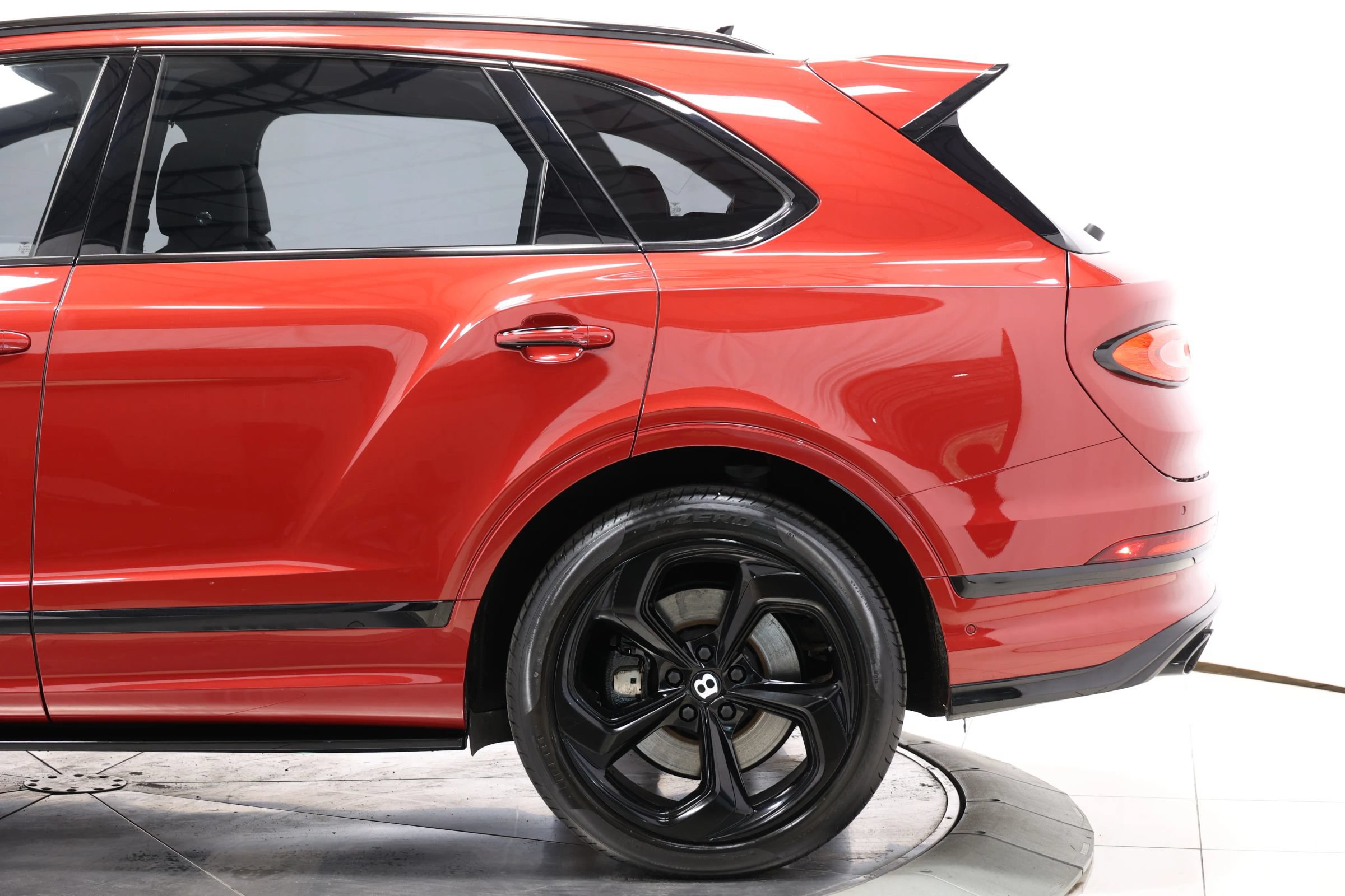 Used 2022 Bentley Bentayga AWD/4WD image 9