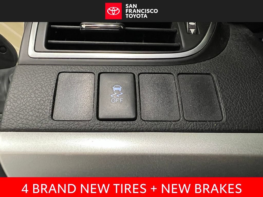 Used 2015 Toyota Camry SE FWD image 31