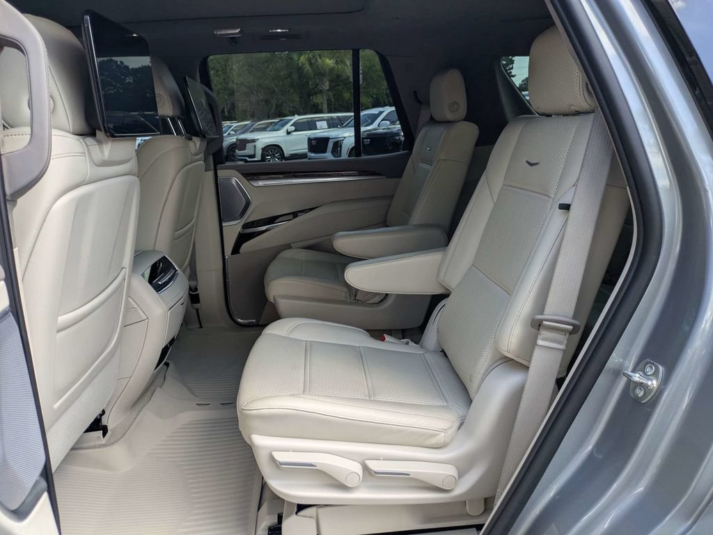 Certified 2025 Cadillac Escalade Sport Platinum w/ LPO, Floor Liner Package AWD/4WD image 17