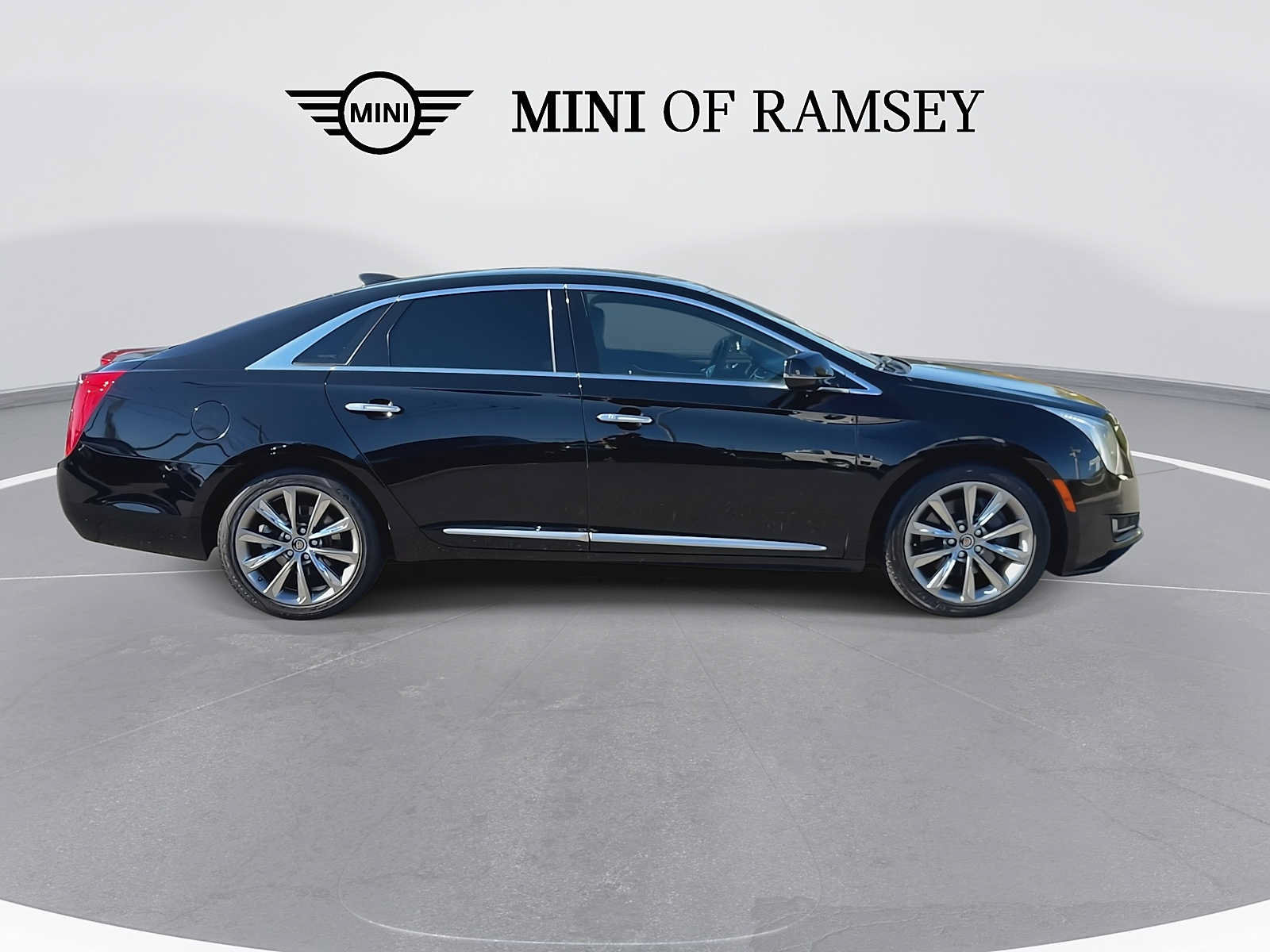 Used 2015 Cadillac XTS w/ Rear Seat Comfort Package FWD image 9